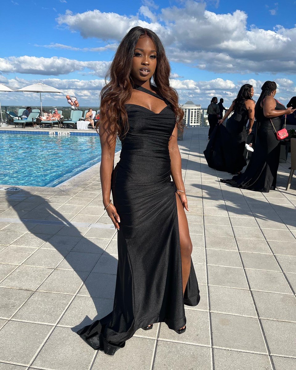 _ROCKtheFRO's tweet photo. First time in a wedding and I was appointed maid of honor. Had to look the part 😁 https://t.co/1vzING9Okw