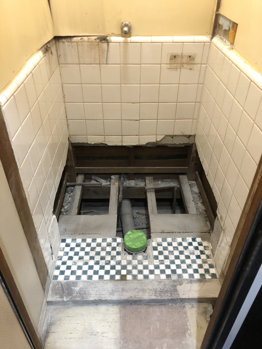 VqdXi's tweet photo. 和式トイレを洋式トイレにリフォームしてます🙆‍♀️ https://t.co/ATeCyiLq3j
