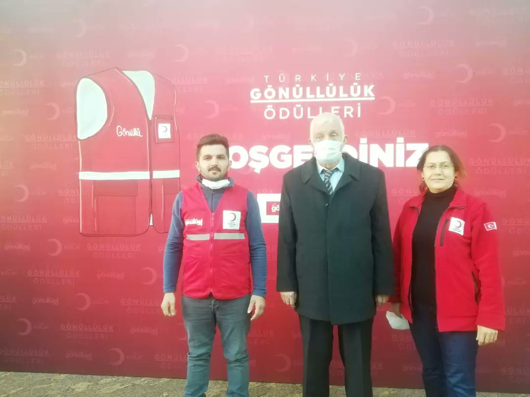 Artvin Genç Kızılay ailesi olarak 5 Aralık Dünya Gönüllüler Gününde Haliç Kongre Merkezinde düzenlenen Gönüllülük Ödülleri programında yerimizi aldık.

<a href="/Kizilay/">Türk Kızılay</a> <a href="/genckizilay/">Genç Kızılay</a> <a href="/drkerem/">Kerem Kınık</a> <a href="/dr_ialtan/">Dr. İbrahim ALTAN</a> <a href="/nurdaldurmus/">Nurdal Durmuş</a> <a href="/kocemree/">Emre Koç</a> @kelyazar <a href="/akifemreaktas/">Akif Emre Aktaş</a> <a href="/ofarukcaliskan/">Ömer Faruk Çalışkan</a> <a href="/Kizilay08/">Türk Kızılay Artvin İl Merkezi Başkanlığı</a> <a href="/Slymn0808/">Süleyman KURU</a>