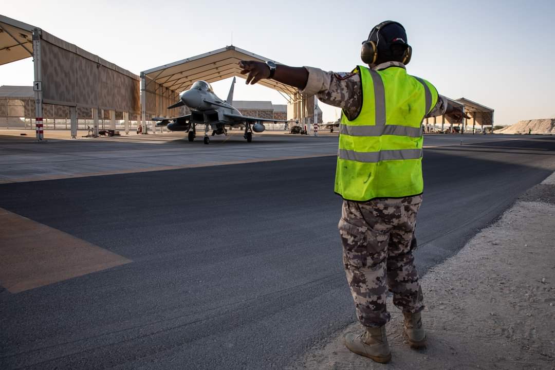 RAFMiddleEast's tweet photo. Typhoons from @12Sqn have arrived in Qatar for Exercise #FoxDefender.
Personnel from the @RoyalAirForce and @MOD_Qatar Emiri Air Force are working side by side in a joint training exercise, strengthening the close ties between both nations.
๐ https://t.co/XEiRcpACIF
๐ฌ๐งโ๏ธ๐ถ๐ฆ https://t.co/uOYTJ23pwA