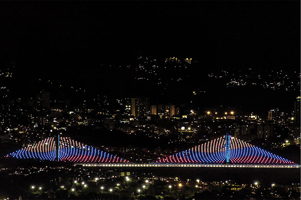 ColorKinetics's tweet photo. To celebrate the long-anticipated opening of the Viaducto de la Novena in Colombia, more than 5,000 people watched as the bridge was illuminated with 7,800 #LED lights from #ColorKinetics. https://t.co/KgSAjuP1by #bridgelights https://t.co/DBZ5WtpQbr