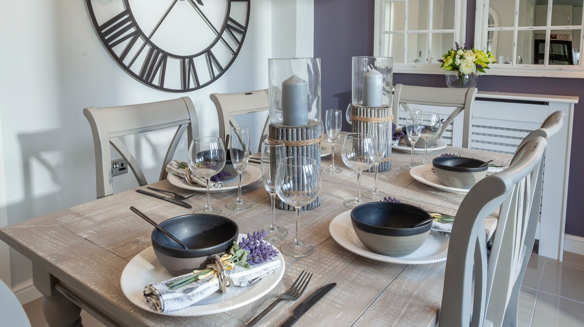 CompendLiving's tweet photo. Dreaming of this chic setup on Christmas Day💭🍴.
How will you be celebrating Christmas Day this year? Reply to this thread and let us know 💬.
#christmasday #festivetable #christmasdinner https://t.co/GQje1P66t3