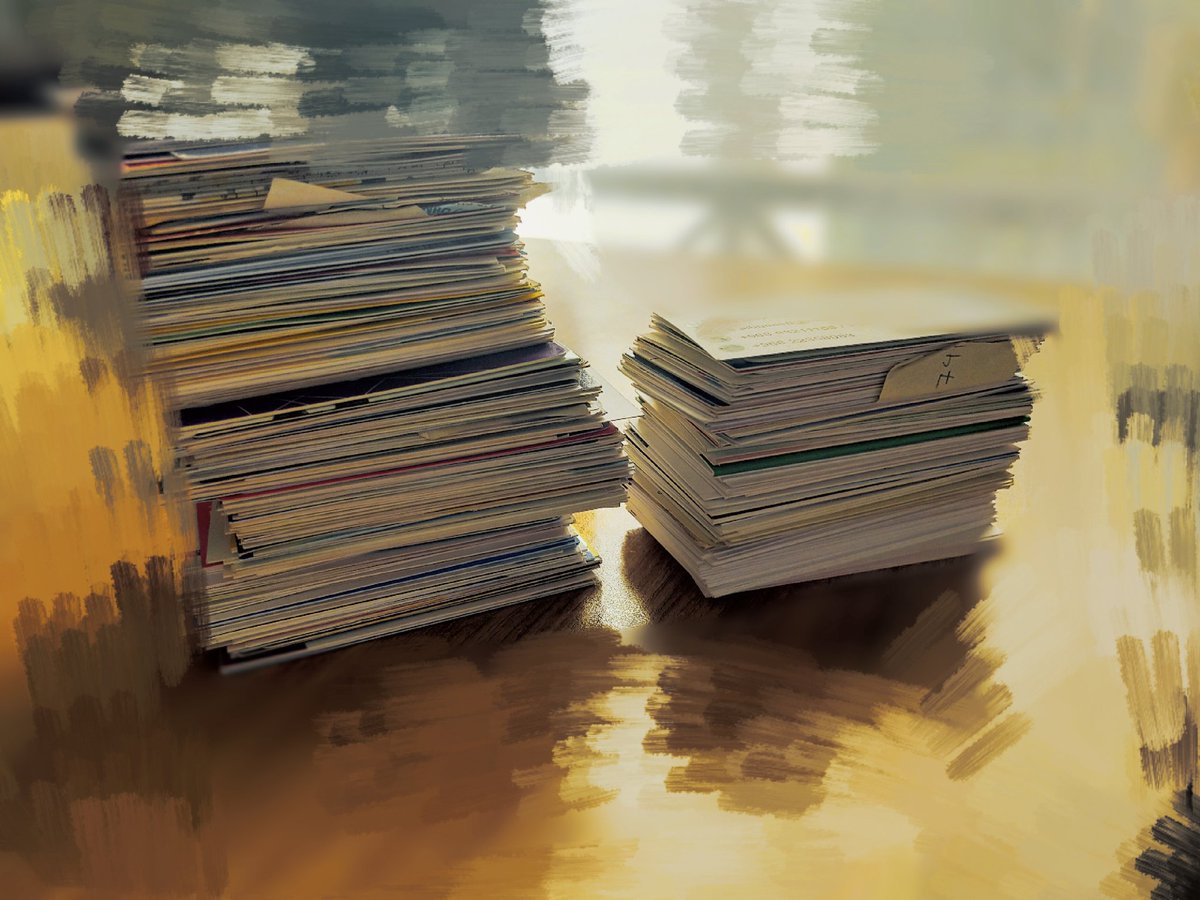 fliqcard's tweet photo. Do you really need this mountain of cards of your network !!!! With FliQCard, you don't, all you need is on your palm. #fliqcard, #DigitalMarketing #GoGreen https://t.co/D5pl7tcGTV