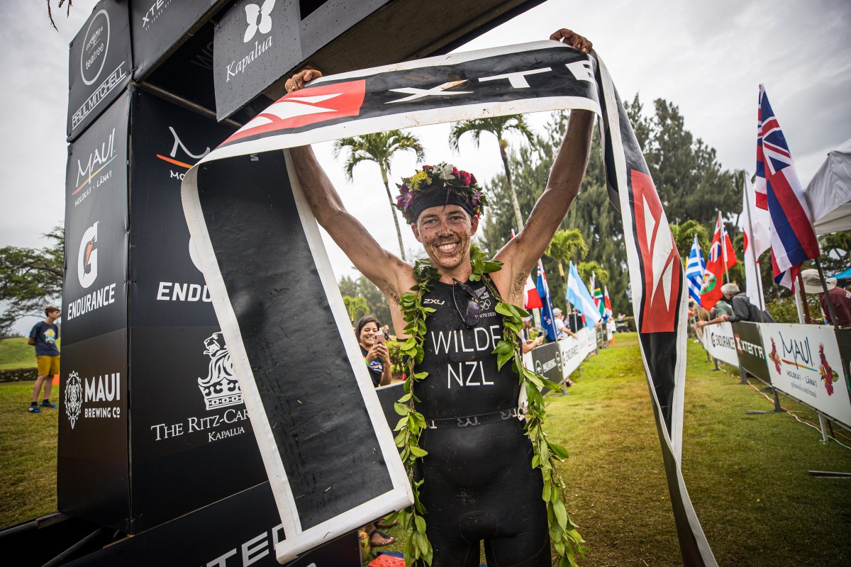 olympictri2020's tweet photo. RT worldtriathlon: Olympic Triathlon bronze medallist Hayden Wilde 🇳🇿 claims his first XTERRA World Champion title in Maui! 🥇
#BeYourExtraordinary
#Triathlon
#XTERRAmaui https://t.co/QOkhXtXE8w