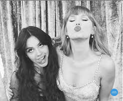 westenthu's tweet photo. wst Gaiss....... ini Olivia sama Taylor kenapa dah kok tiba-tiba aja, ada masalah apas sih 😭😭😭😭😭😭 https://t.co/jEIaHhBMQh