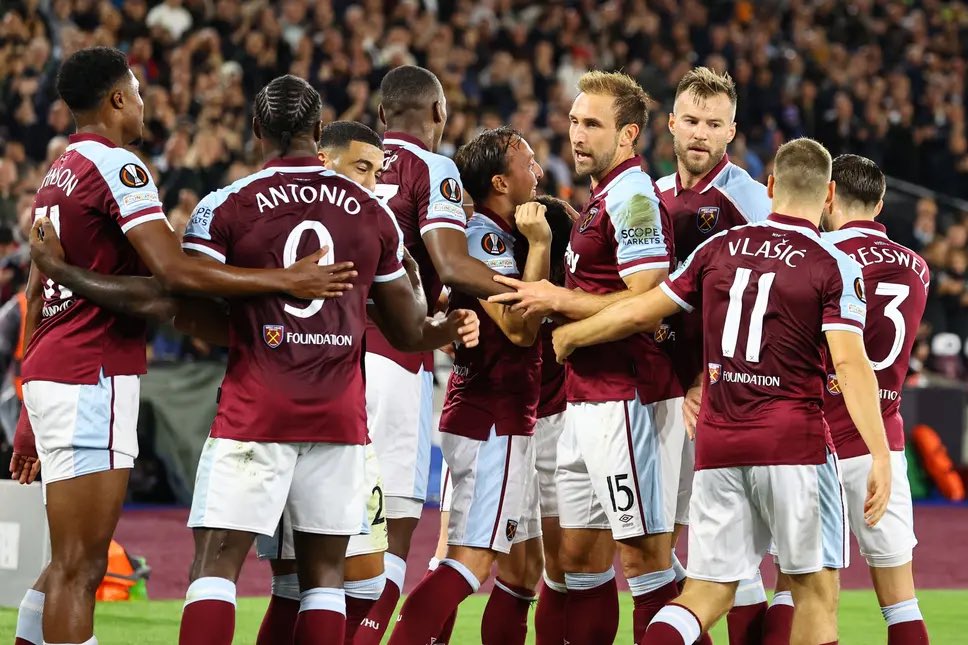 🚨 | EXCLUSIVE GIVEAWAY 

Follow all below ⬇️ like &amp; RT this tweet for a chance to win a FREE TICKET to our Europa League tie against Dinamo Zagreb 

@WestHamWaycouk @ExWHUemployee <a href="/DaveWalkerWHU/">Dave Walker</a> @mcrugrid 

Competition closes at 9AM Wednesday with winner announced at noon 🤞⚒