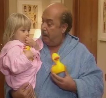 _valsslife's tweet photo. il 6 dicembre 1998 andava in onda la prima puntata de il medico in famiglia 🥺🥺🥺 https://t.co/PH29DorsMT