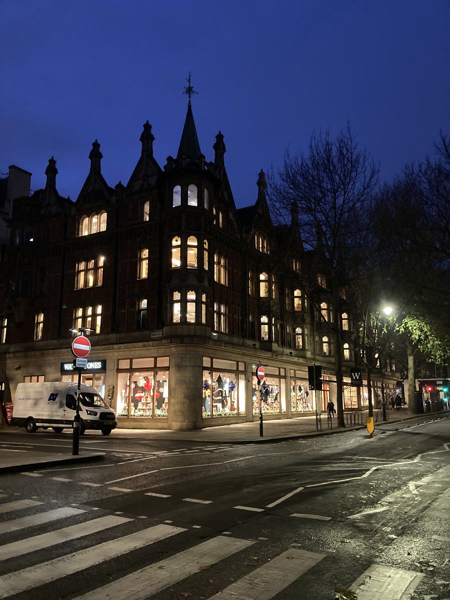 Turning up to work and your workplace looks 🔥 #booksellerlife #choosebookshops #waterstonesgowerstreet