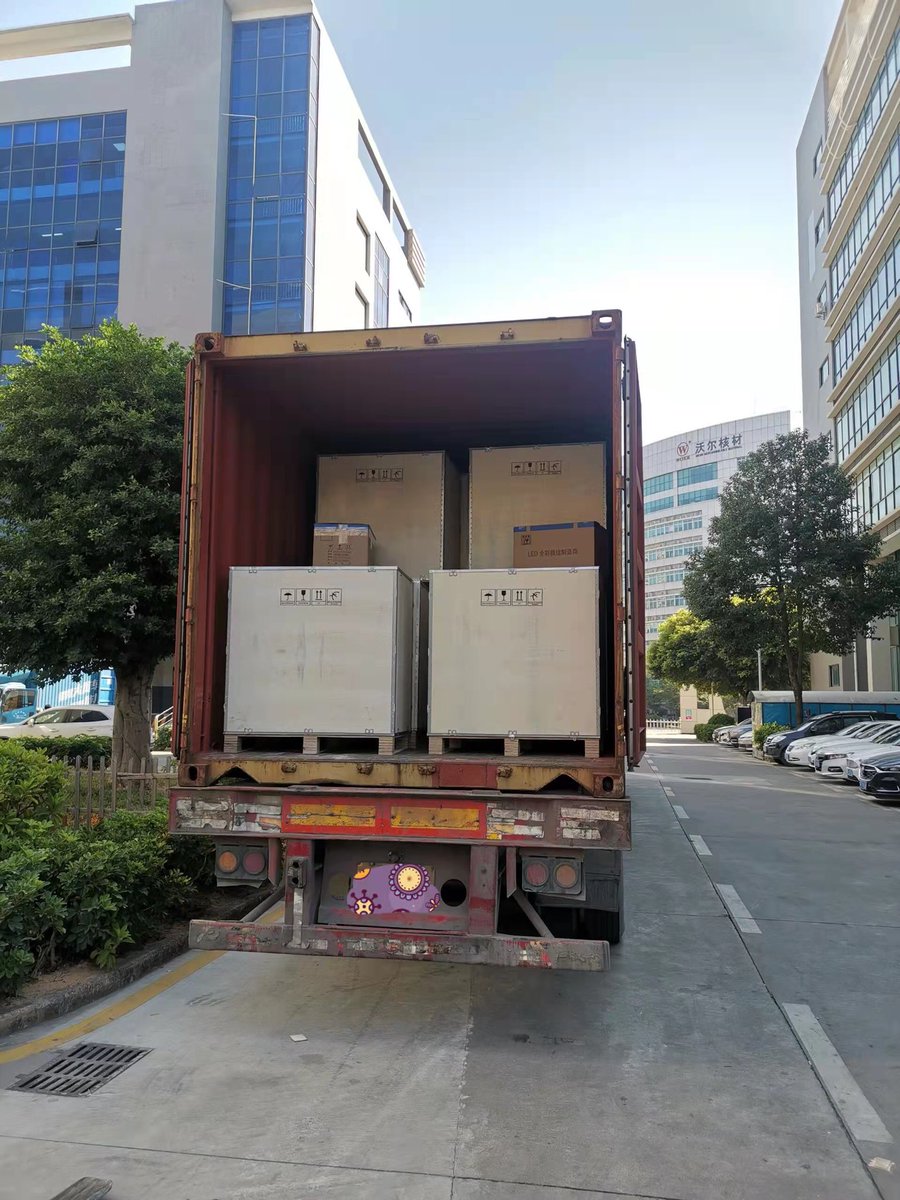 60 wooden boxes P4 and P8 are loading to Argentina