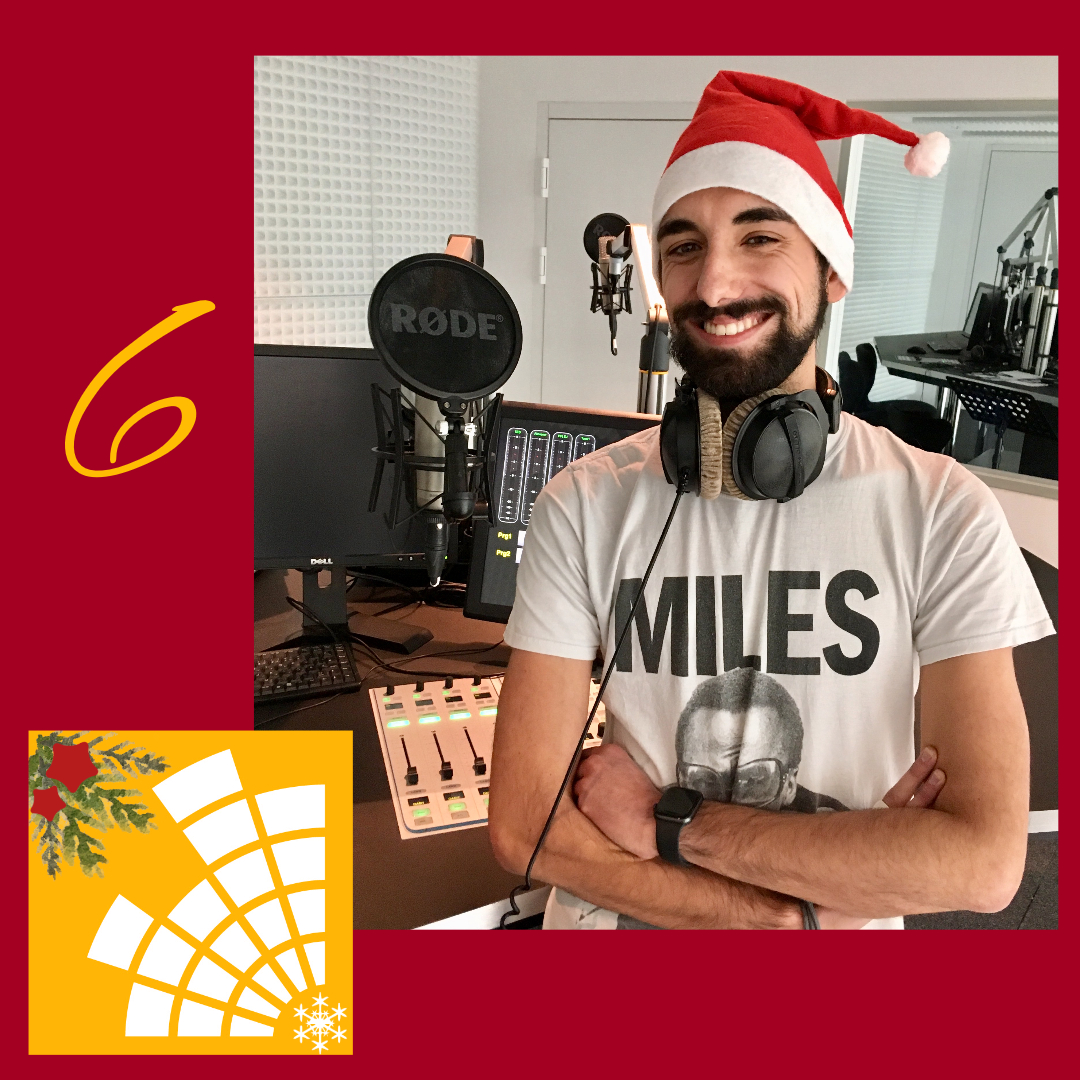 CampusRadioKA's tweet photo. Happy Nikolaus! Schaut mal, welchen Song sich Ralf ausgesucht hat. Vor allem gut für die, die noch etwas müde sind ;) 
https://t.co/TVBiUE8hn7 https://t.co/WmuDVDeCXK