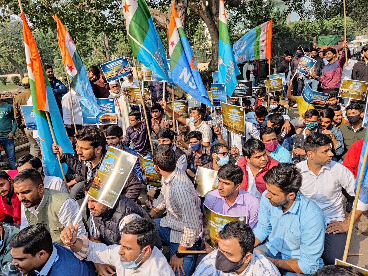 Neerajkundan's tweet image. .@NSUIDelhi activists protested in front of Railway Bhawan demanding #RailwayExamCalendarDo .
Our demands are clear

◆On time exam, results &amp;amp; joining
◆Release dates for group D exam
◆Jobs for railway apprentices
● #Conduct_SSE_IRMS Exam