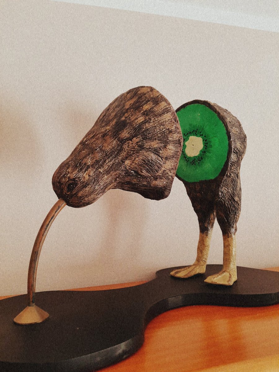 valearte98's tweet photo. In the new episode of #NormalNotNormal, @OliverPhelps when you talked about kiwi you reminded me of this sculpture of mine that I made a few years ago in high school!🌻
#art #kiwi #NewZealand #normalnotnormal #normalnotnormalpodcast #podcast #oliverphelps #jamesphelps #didyouknow https://t.co/8StAZfuscb