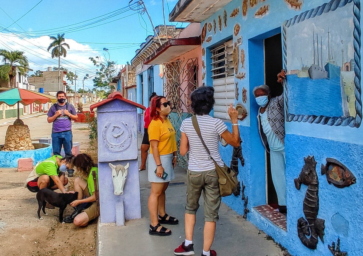 Brigadistas explored Gaston community art project in #Cárdenas, a wonder full of color, symbolism, #AfroCuban culture, Cuban heritage & a few curious kids! #CubaEsCultura #CubaViveEnSuHistoria #CubaVive #CubaVa #UnblockCuba2021 #Cdnpoli @siempreconcuba @cubamistad @cdnntwrkoncuba