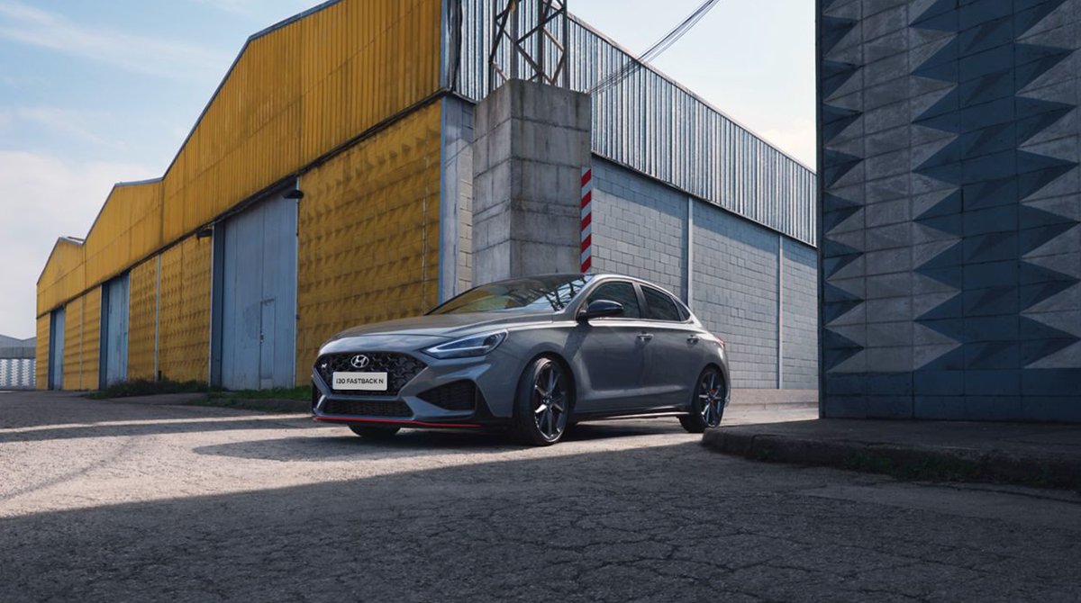MavenMotor's tweet photo. El objeto de todas las miradas tiene nombre... 👀 Es el nuevo Hyundai #i30Fastback N, un vehículo con personalidad propia y un carácter deportivo ⚡ que te sorpenderá... #HyundaiBadajoz https://t.co/oosHStZSQa