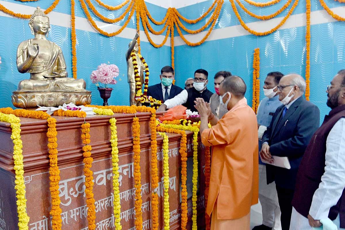 myogiadityanath's tweet photo. बाबा साहब डॉ. भीमराव आंबेडकर जी ने 'स्वतंत्रता, समता व बंधुत्व' को संविधान का आदर्श बनाया।

भारत के संविधान ने देश को सम-विषम परिस्थितियों में नई दिशा दी है। https://t.co/BS4wuxzYjZ