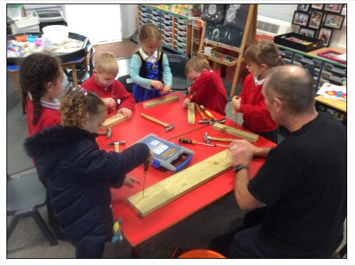 filtonhillpri's tweet photo. The children in Reception have been practising different wood work skills and using different tools with our Premises Manager, Mr Holmes. #Welovelearning #TeamFHL https://t.co/Lnda95L3fZ