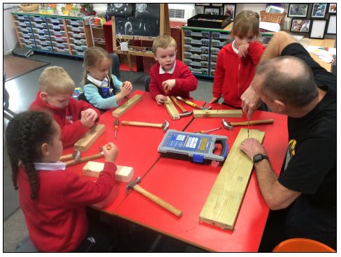 filtonhillpri's tweet photo. The children in Reception have been practising different wood work skills and using different tools with our Premises Manager, Mr Holmes. #Welovelearning #TeamFHL https://t.co/Lnda95L3fZ