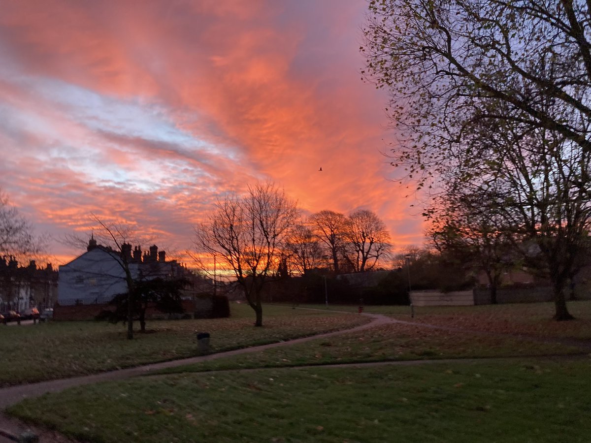 We had a lot of rain &amp; wind in Newmarket over the weekend but Monday morning has started dry &amp; still. 2 degrees. Fairly pleasant but the ‘shepherd’s warning’ should be a fair one: there is a band of rain forecast to arrive by lunchtime.