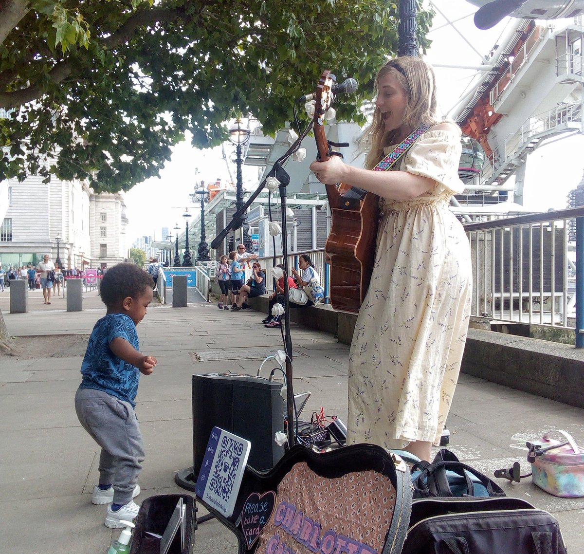 grahaml32933778's tweet photo. Happy Birthday to the Southbank Songbird @Ccampbellmusic 🎶🎂🎄 #buskerlife #busking #citygirl #Southbank #SouthbankSongbird #OnThisDay https://t.co/ZI2GBjIGxv