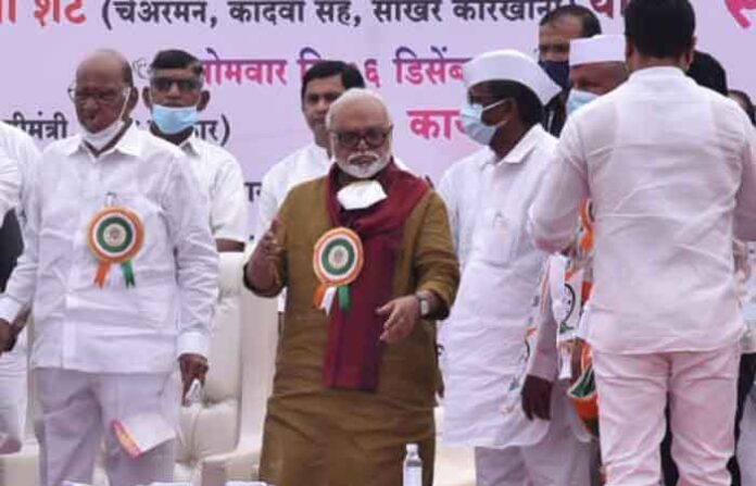 SaamanaOnline's tweet photo. महाराष्ट्राच्या भूमीवर पडलेला थेंबही गुजरातला देऊ देणार नाही – छगन भुजबळ
#chhaganbhujbal #NCP 
https://t.co/WplkLxmN8i https://t.co/sC0gW3BkQa