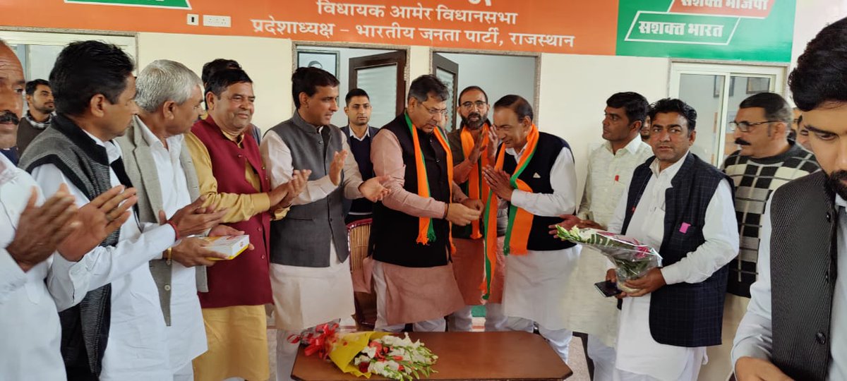 AshokSaini_BJP's tweet photo. हनुमान गढ़ जिले के किसान नेता श्री राम किशन भाकर ने आज अपने साथियों सहित भाजपा प्रदेश अध्यक्ष श्री सतीश पूनिया के सानिध्य में भाजपा की सदस्यता ग्रहण की।
@DrSatishPoonia @BJP4Rajasthan https://t.co/wq7d4fFoHr