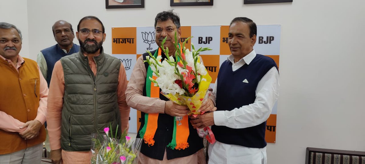 AshokSaini_BJP's tweet photo. हनुमान गढ़ जिले के किसान नेता श्री राम किशन भाकर ने आज अपने साथियों सहित भाजपा प्रदेश अध्यक्ष श्री सतीश पूनिया के सानिध्य में भाजपा की सदस्यता ग्रहण की।
@DrSatishPoonia @BJP4Rajasthan https://t.co/wq7d4fFoHr