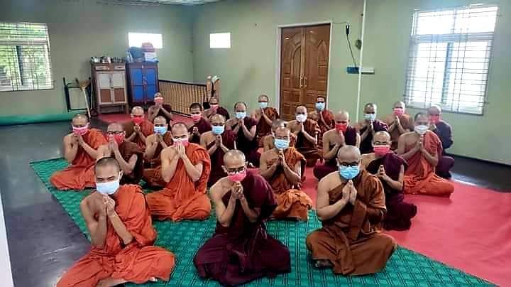 KaungKhantHto10's tweet photo. #Mandalay Sangha Union recited paritta suttas, metta sutta &amp; prayed for #Myanmar civilians to break free from the physical and mental sufferings.
#TerroristsJunta
#Dec6Coup
#WhatsHappeningInMyanmar https://t.co/sMYYyiwTQ7