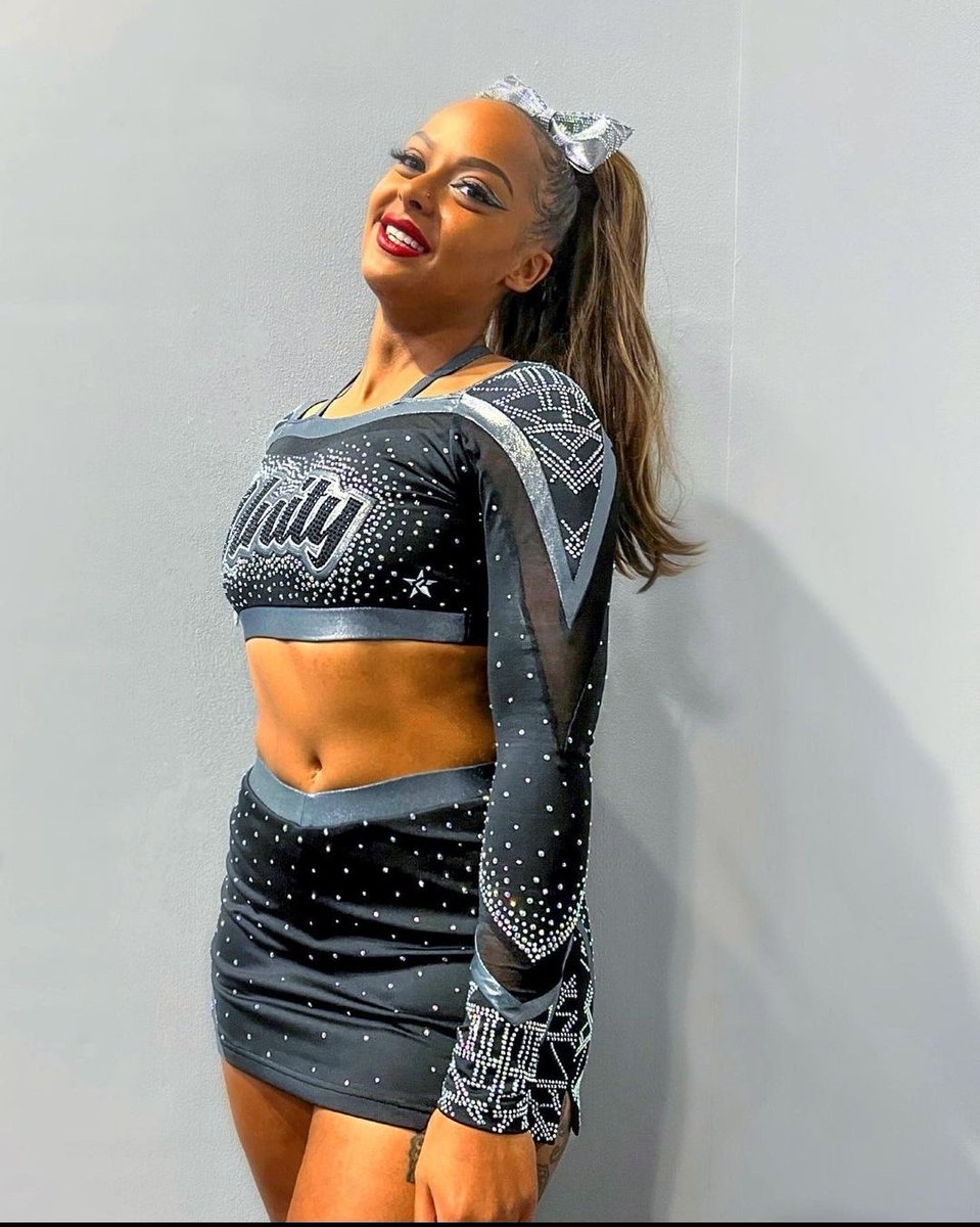 Cheerfromheadto's tweet photo. It’s not who you are that holds you back, it’s who you think you’re not.
#cfhtt #ukcheer #mondaymotivation
#selfcare #cheerleading https://t.co/woiX4Lao0Z