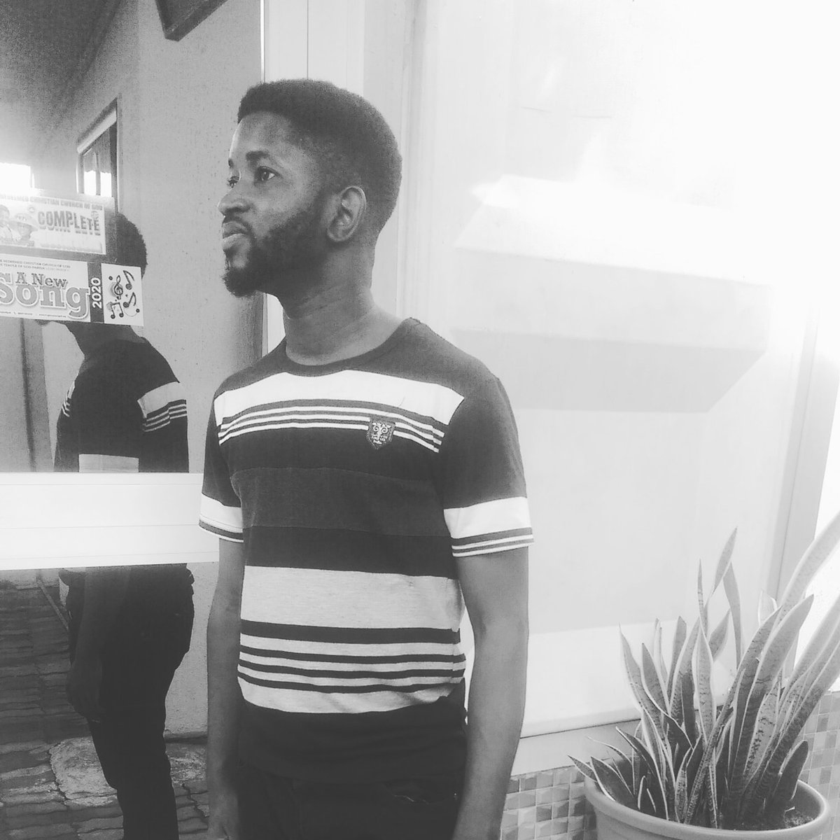 UrFavoriteDev's tweet photo. So many reasons ur app or web projects fail, but d no 1 thing in my experience is thinking you'd build an app like Facebook with 150k. 
DM or chat me on (08165041484) to get a realistic billing &amp; get ur project from planning to deployment. E no hard at all. #OsogboDeveloper https://t.co/Aaz8jQOpL5
