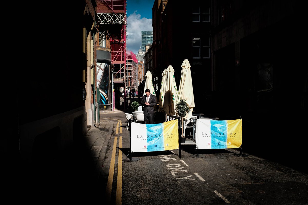 #streetphotography 
#streetphotographer 
#photography
#Manchester 
#lightandshadow 
.
.
.