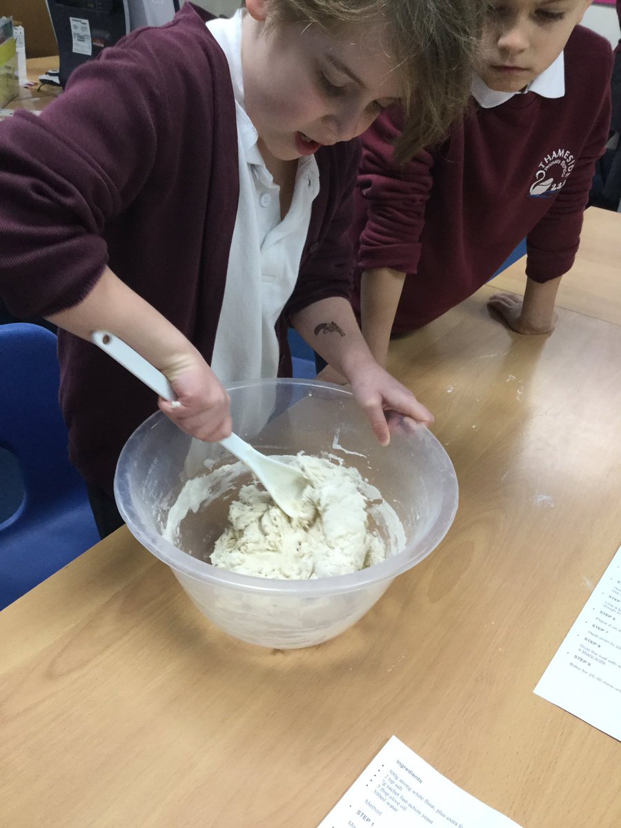 ThamesideSch's tweet photo. GLE are having lots of fun practicing our measuring skills as well as learning how to knead whilst making bread to accompany our soup #DTtps #mathstps #GLEtps #independence https://t.co/suRJDjWkol