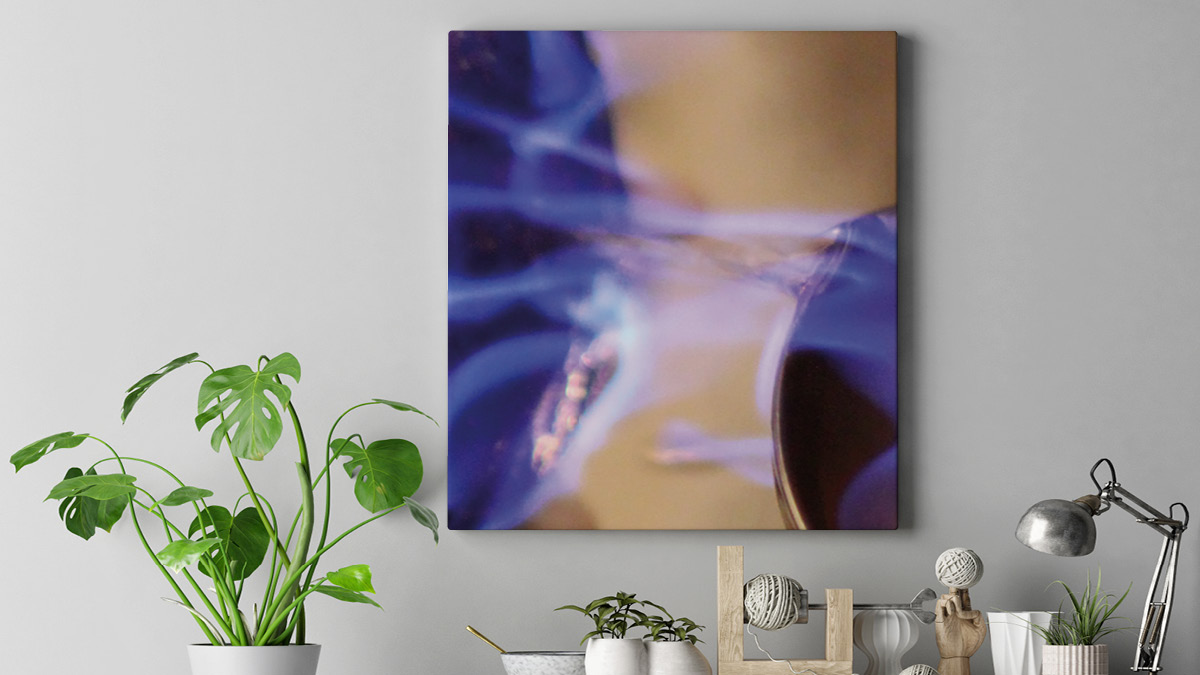 What am I? I'm usually only seen at this time of year… 🤔 Come back at the end of the month for the answer