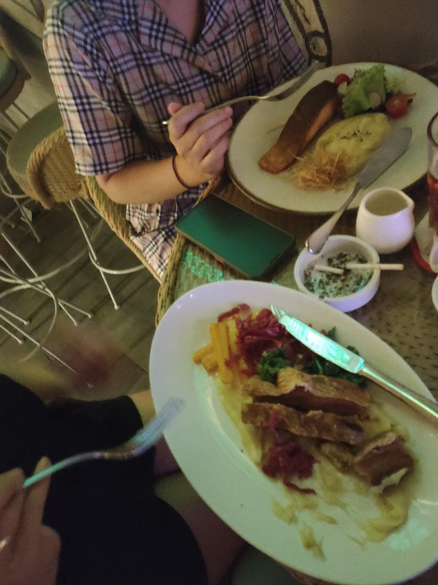 pineconeffm's tweet photo. Dining n Dating #TwoLadies #FFM #3SomeFFM https://t.co/R0TTiWDIqN
