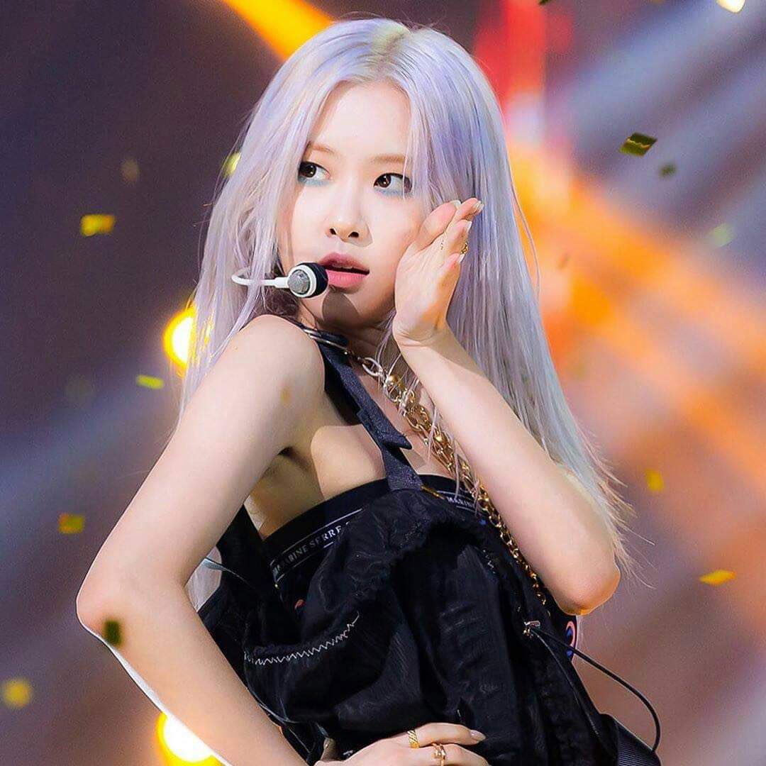 Socchuot97's tweet photo. Mn ơi nhanh vote cho pé nào tụt lắm r #MAMAVOTE  #rose https://t.co/2SNfOPvQj8