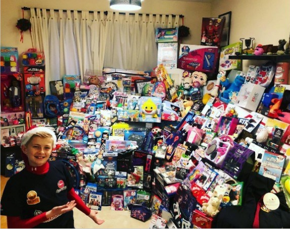 WELL DONE DANIEL! 
13-year-old boy from #Hailsham raises £3900 to buy gifts for children at the Chestnut Tree House Hospice by sleeping halfway down a cliff in Wales
justgiving.com/crowdfunding/s…