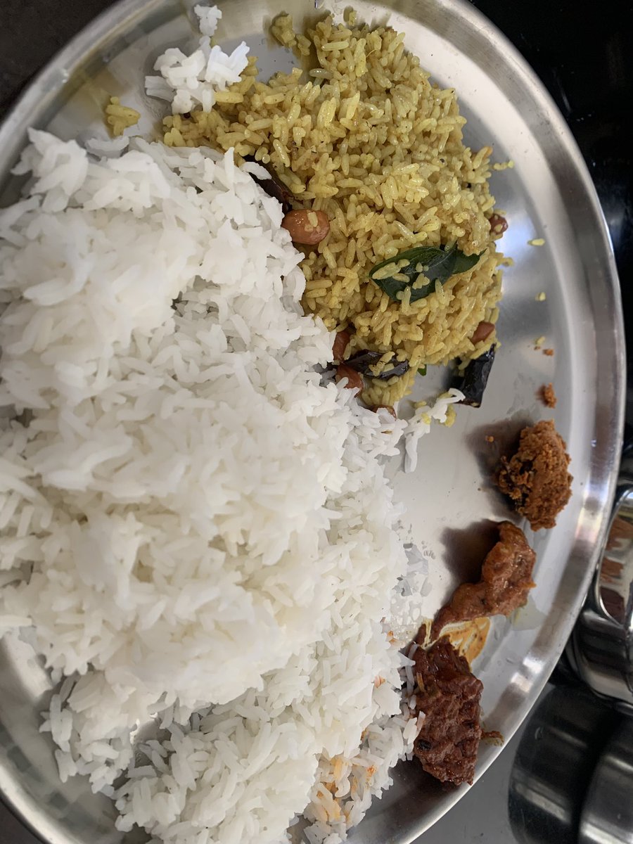 BReena28308863's tweet photo. Lunch pulihora ,mango pickle,lemon Pickle,Palli Podi Rice ☺️
#TiredDay https://t.co/6v7HrjnlvT