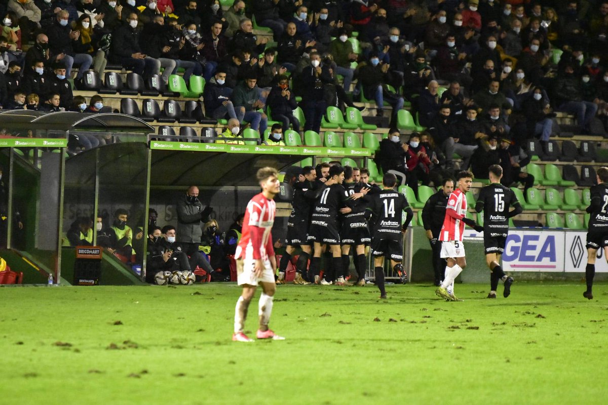 Egunon Riverzales! Qué mejor imagen que esta para empezar una nueva semana. 𝗘𝗤𝗨𝗜𝗣𝗢 🔝🍍

#GoazenRiver 🟢⚫