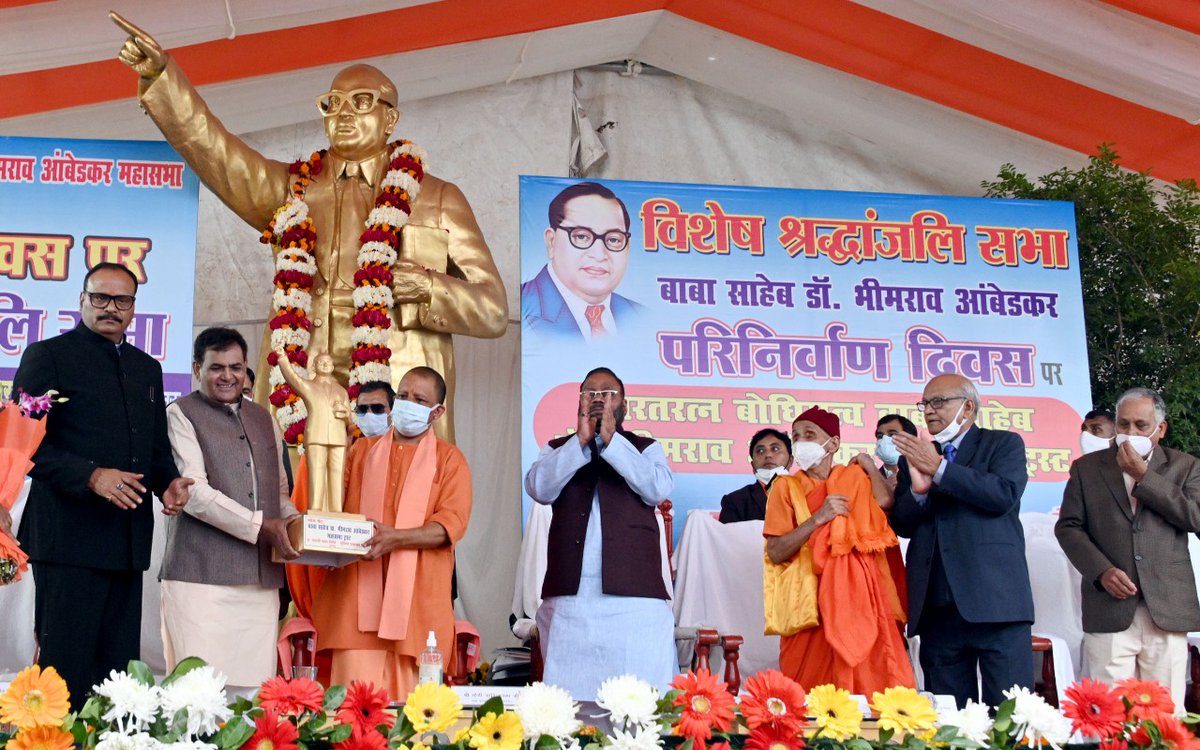 CMOfficeUP's tweet photo. #UPCM श्री @myogiadityanath जी आज डॉ. आंबेडकर महासभा परिसर, लखनऊ में भारत रत्न बाबा साहब डॉ. भीमराव आंबेडकर जी के परिनिर्वाण दिवस पर आयोजित कार्यक्रम में सम्मलित हुए।

मुख्यमंत्री जी ने कहा कि लखनऊ में एक भव्य स्मारक व सांस्कृतिक केंद्र बाबा साहब जी को समर्पित होने जा रहा है। https://t.co/O2pnU7JJu9