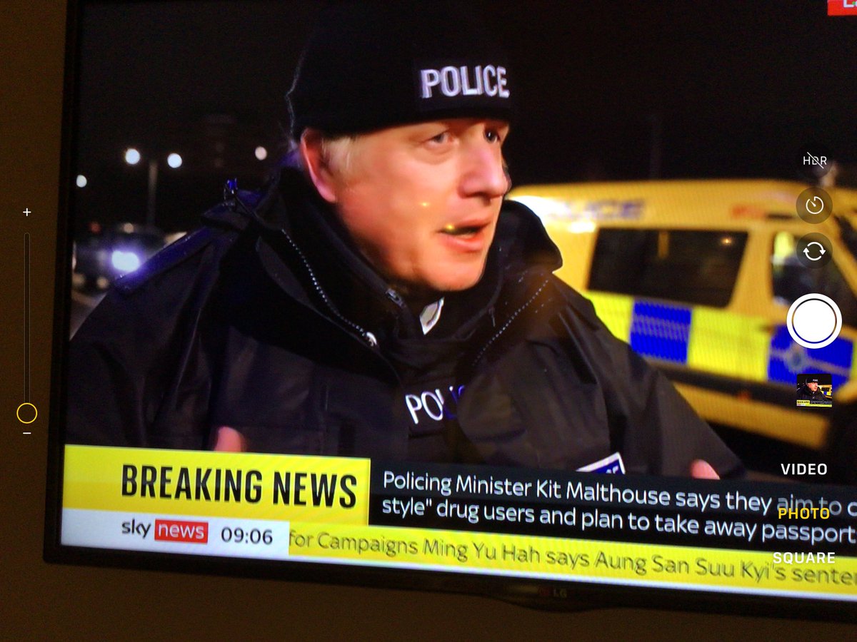 He’s now impersonating a Police officer🤦‍♀️🤡<a href="/BorisJohnson/">Boris Johnson</a>