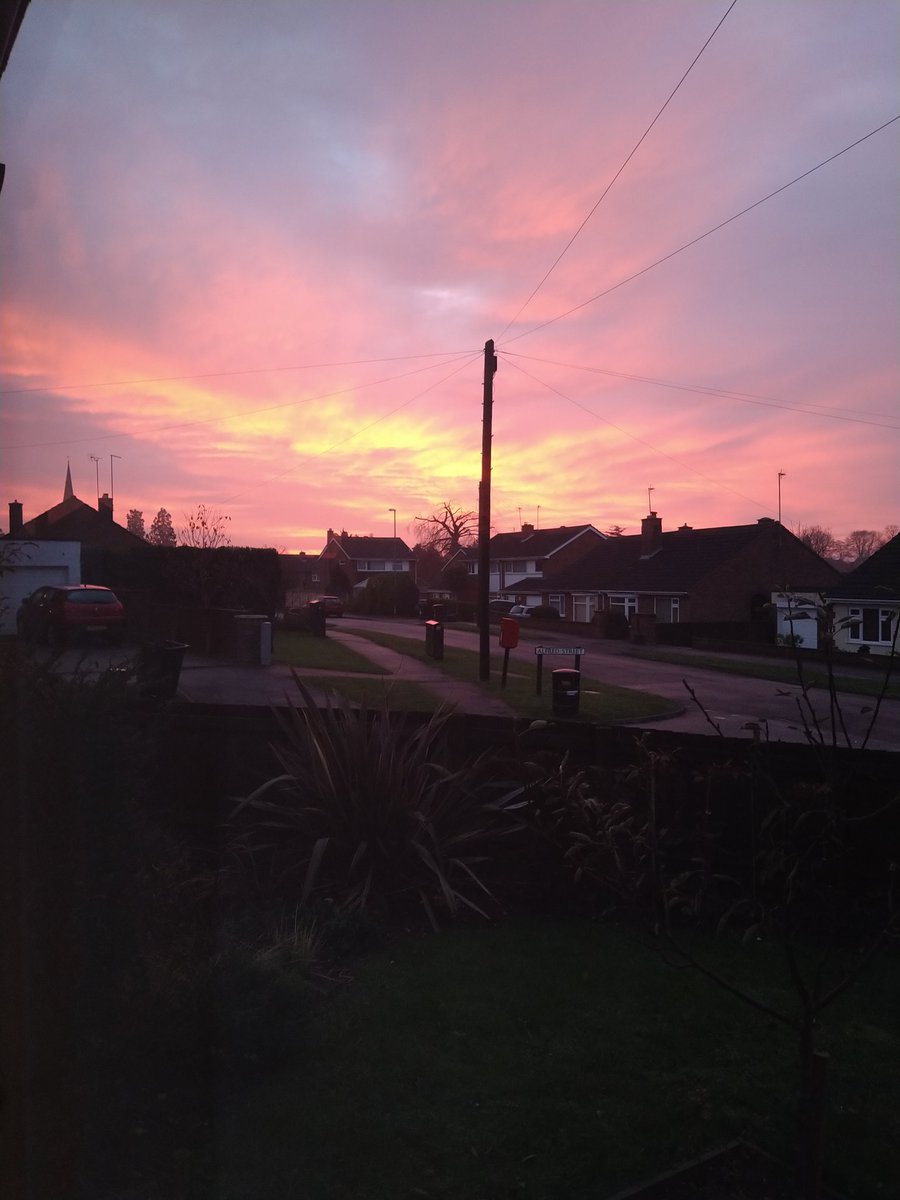 hells_love's tweet photo. Beautiful start to a Monday https://t.co/xa96FHtFKF