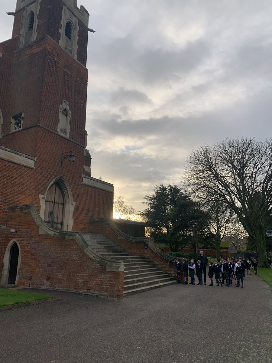 Practising for our carol service tonight. For parents and grandparents information, Year 3 will be sitting on the left as you walk in to the chapel and Year 4 on the right. ⭐️🎶 ⛪️