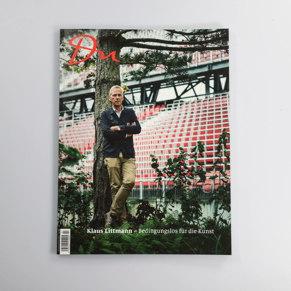kbhgeiger's tweet photo. CALENDAR DOOR NO. 6
Discover the latest issue of DU Magazine, which is dedicated to the oeuvre of Klaus Littmann.
The magazine is available at every kiosk.
@littmann_klaus
____
#kbhg #basel #klauslittmann #dumagazin #arenaforatree #forforest #art #nature #christmas https://t.co/HUp5i8kc4F
