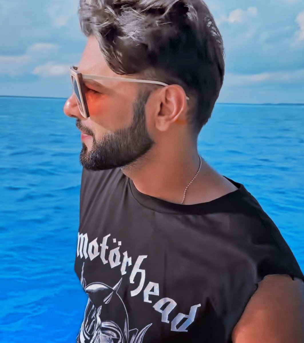dailyrkv's tweet photo. Him 🌊💙

{ @rahulvaidya23 • RahulVaidya • #RKVians } https://t.co/TfRmT8d9B6