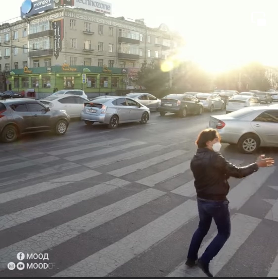 Надад лав энэ контент аймар нөлөөлсөн бн
Сая гарцаар гарах гд зогсож бхдаа баруун гар талаа барьж гарах ёстой шүү, баруун гар талдаа зогс Ари гд өөртөө хэлж нтр🙄
Иймэрхүү зүйлсийг сайн сэвээд өгцгөөе 
Гарцаар гарахдаа баруун гар талаа барьцгаая👉