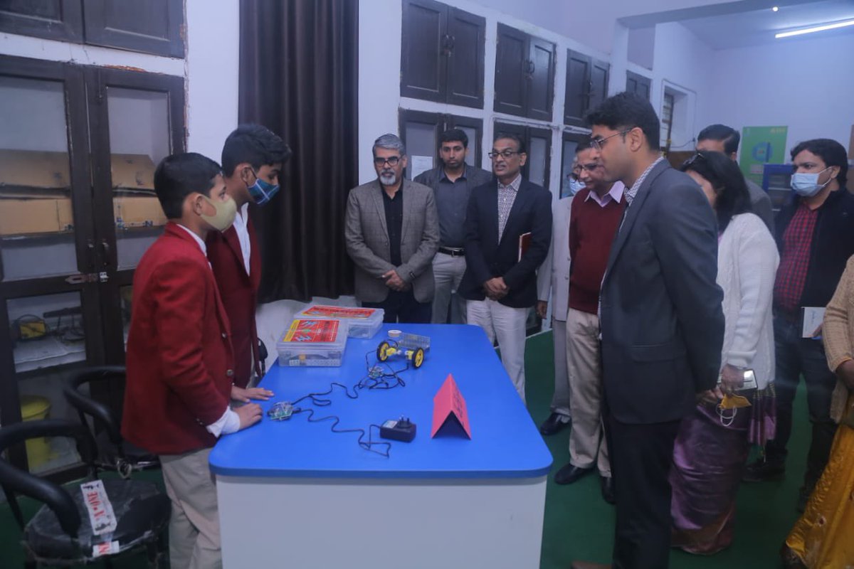 Dir_Education's tweet photo. School of Specialised Excellence,  BE Block Hari Nagar has launched  School Level Pedagogic Organisational Framework today.

@gupta_iitdelhi, Dir Edu; @shail2018, Advisor to Sir Edu; KS Updhyay, Regional Dir Edu, East graced the occasion with their presence. https://t.co/pD5Bpoineq
