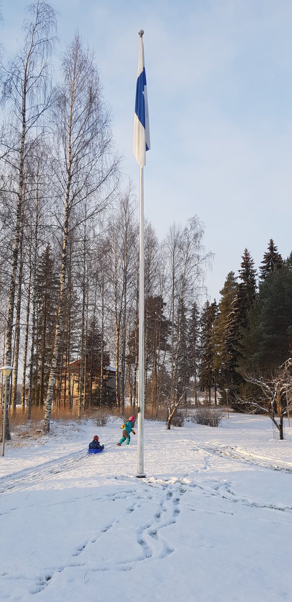 SampoBrander's tweet photo. Hyvää itsenäisyyspäivää!
Glad självständighetsdag!
Happy independence day! https://t.co/h5fx5SeDaR