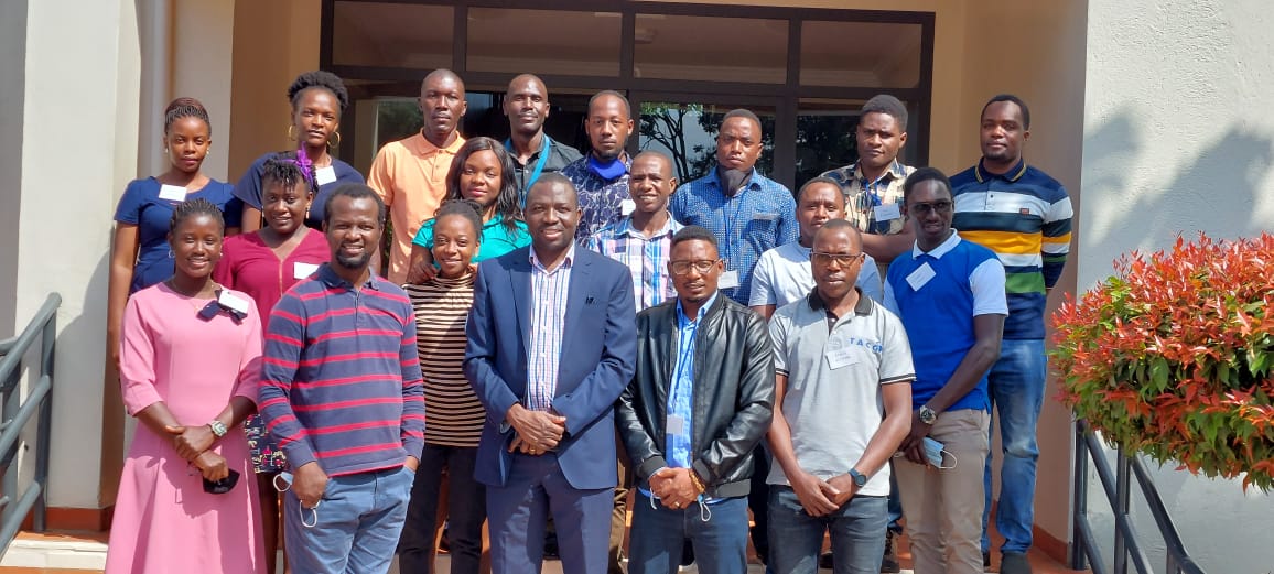 Segun Fatumo (@sfatumo) on Twitter photo Polygenic Risk Score is important to investigate individuals' risk of developing a disease.
This week, we are building this capacity for young scientists <a href="/MRC_Uganda/">MRC/UVRI and LSHTM Uganda Research Unit</a> and postgraduate students from Makerere University.
Taught by Dr <a href="/tchikowore1/">Tinashe Chikowore</a> from <a href="/SBIMB1/">SBIMB</a> Dr @OPS
and myself. Polygenic Risk Score is important to investigate individuals' risk of developing a disease.
This week, we are building this capacity for young scientists <a href="/MRC_Uganda/">MRC/UVRI and LSHTM Uganda Research Unit</a> and postgraduate students from Makerere University.
Taught by Dr <a href="/tchikowore1/">Tinashe Chikowore</a> from <a href="/SBIMB1/">SBIMB</a> Dr @OPS
and myself.