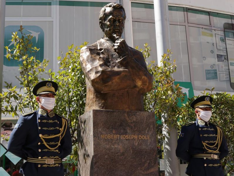Valdrin's tweet photo. Rest in peace Senator Bob Dole. America🇺🇸 lost a true patriot, a great leader, and a statesman. Kosovo🇽🇰 lost a hero who fought hard to bring us freedom and independence. His statue in Kosovo will serve as an inspiration for generations to come. May he rest in peace. 🙏 https://t.co/vjeWIqkDx4