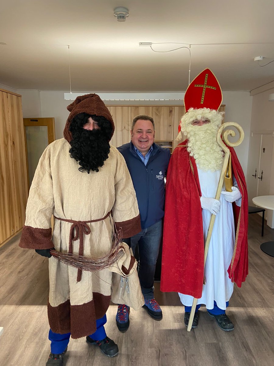 Heut kommt der Heilige Nikolaus samt fleißigem Helfer in unser Pflegeheim und wenn er mi Zeit hat, besucht er auch noch unsere Brauerei, den Forst und das Archiv😎