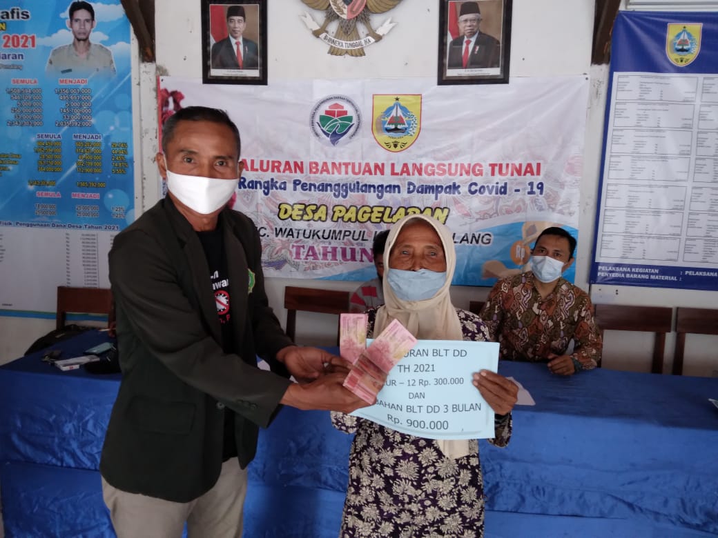 PagelaranDesa's tweet photo. Penyaluran BLT DD Salur 12 dan Tambahan BLT 3 Bulan kepada 20 KPM. Jum,at 3 Desember 2021 di Pendopo Balai Desa Pagelaran https://t.co/ixM4rlNjNZ